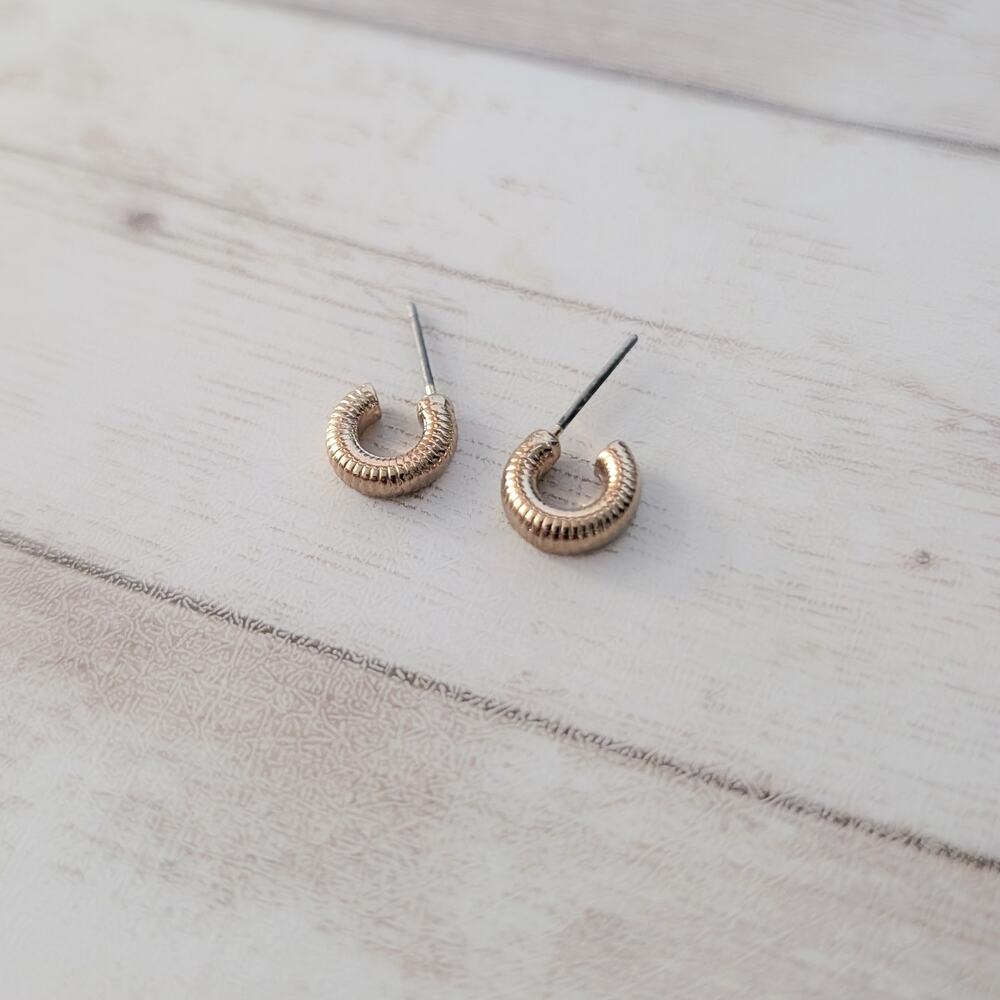 Vintage Stud Earrings Small Gold Tone Ridged Hoops 3/8"
